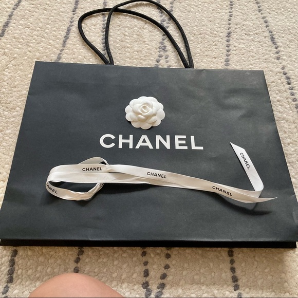 AUTHENTIC CHANEL 2022 - Large Chanel shopping gift bag with ribbon - Picture 8 of 8